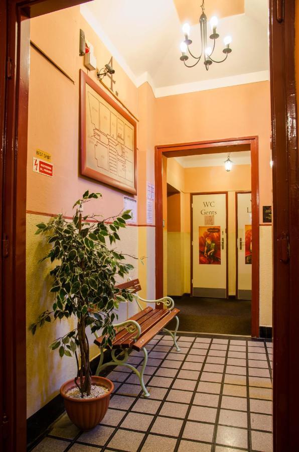 Best Spot Hostel Praga Esterno foto